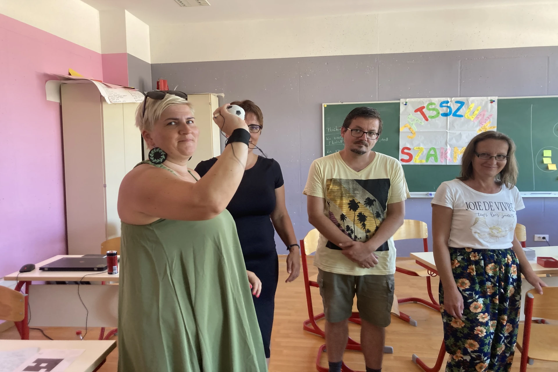 Játsszunk szakmát! Játékos módszerek és digitális eszközök a pályaorientációs tevékenységekben 
